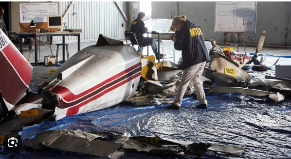 SantaSurfing's tweet photo. JFK Jr. Plane Debris after crash is not the same plane that JFK Jr. flew on the day of his crash!  JRK Jr.'s 2nd plane - Piper PA-32R-301 Saratoga II HP.

Photos taken of the alleged plane that crashed, appears to be JFK Jr and Caroline Bessett Kennedy in the hangar. (Left pic).  This plan has red and dark purple stripes.

Photo of plane that actually flew has gold, red stripes.(Right pic)

You Decide!