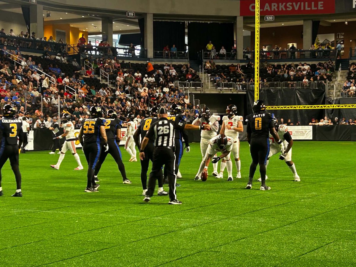 ShadySportsNet's tweet photo. Our southeastern correspondent @IndoorFBHistory is on site for the @KatsFootballAF1 vs @FirebirdsAF1
At @FMBankArena in Clarksville, TN.
Thank you to the Kats organization for allowing us to attend.
#AF1 #Kats #Firebirds https://t.co/Iufbo4Dfxy
