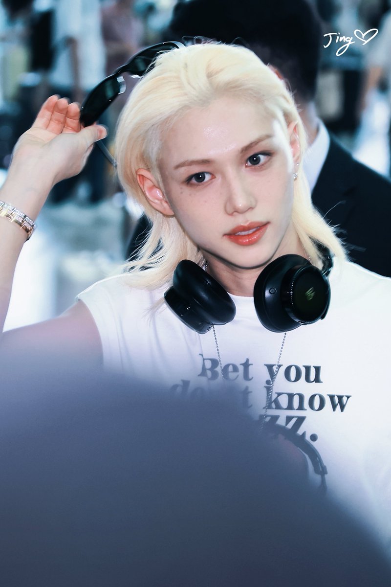 adingnarumi's tweet photo. 260621 |  ICN✈️🇬🇧

🕶️✨✨

#Felix #StrayKids #필릭스 #스트레이키즈
#ピリちゃん #용복 https://t.co/jx2WROI6Mi