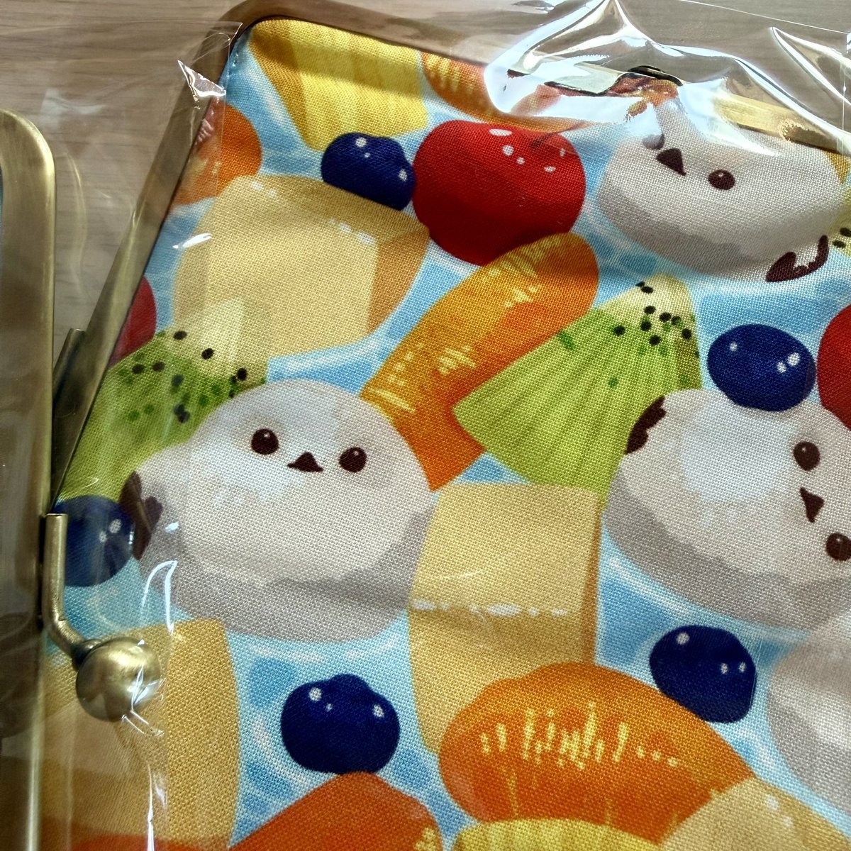 ru_rin_no's tweet photo. フルーツポンチシマエナガのペンケースです

水色のストライプ柄と組み合わせたので爽やかさ上がった気がする⤴️

#文具マーケット で販売します https://t.co/lqYBZPXzac