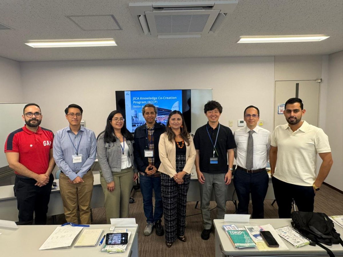 NikkoMedici's tweet photo. De los países invitados, aquí los elegidos, de izquierda a derecha: Paraguay, Guatemala, Panamá, 🇩🇴, Ecuador, Japón (coordinador del curso), Ecuador, Honduras...

Esto fue el primer día del programa, viernes 19 de junio de 2026... https://t.co/E9syyrkfU3