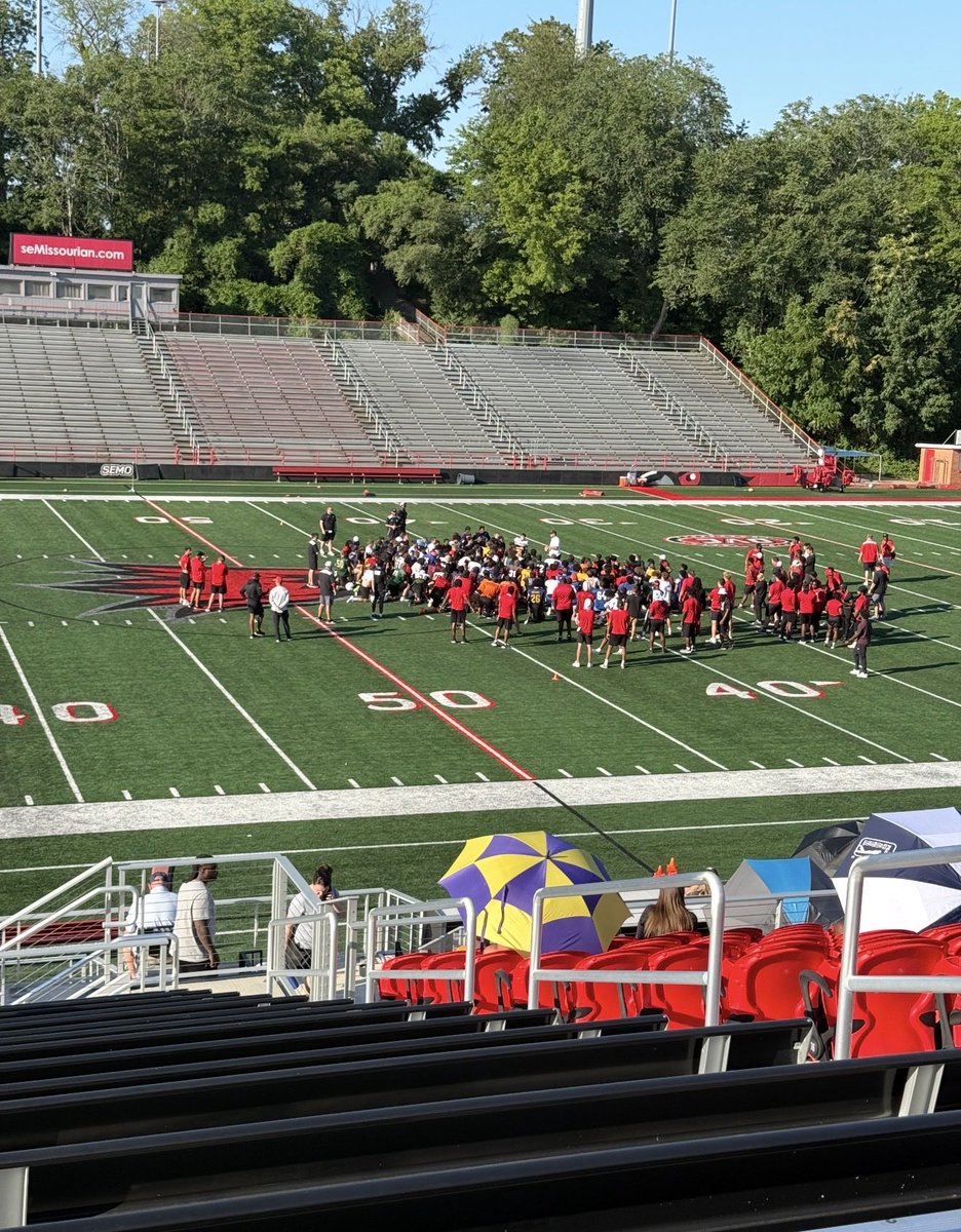 TitusDowell's tweet photo. Blessed to be at camp today @SEMOfootball big thanks to all the coaches who helped to make me better! Will continue Preparing for an outstanding season! @Matukewicz36268 @coachrcoon959 @ColeDobbinsSEMO @LCAChargersFB @PrepRedzoneMO @6starfootballMO @CoachOrchard @CoachCJohnson43 https://t.co/rpJa36H7LV