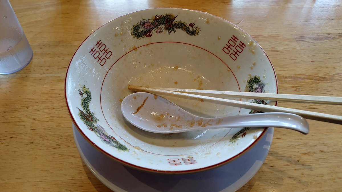 hwpcf0606's tweet photo. 日曜、まさかの朝ラー連チャン。
麺や 神やぐら 田上店にて朝やぐら(麺 普通  脂 多め ニンニク 普通)を初注文。二郎系はいつも食べないけど、これならとつい注文。
朝やぐらとは言えパンチのあるスープに主張大のワシワシ麺にニンニク…。朝からガツン❗️ときました✨
#麺や神やぐら田上店
#朝やぐら https://t.co/41SyS10094