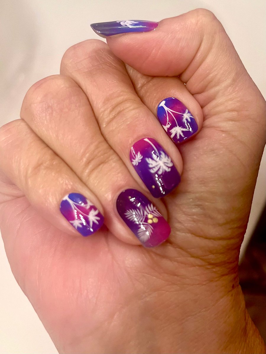 lilyfoxbeauty's tweet photo. Stunning 💜
“These are absolutely gorgeous! The palm trees are well defined, and the color is amazing. They are so beautiful in real life!” - Stephanie
Wraps = Hawaiian Nights
Get yours here: https://t.co/C6OFXXdH91
#lilyandfoxnails #NailWraps #NailArt #NailWrapsDesigns #NailWrapAddict #NailWrapsOfTheDay #NailWrapGoals #DIYNails #NailWrapLover #nails #nailsofinstagram