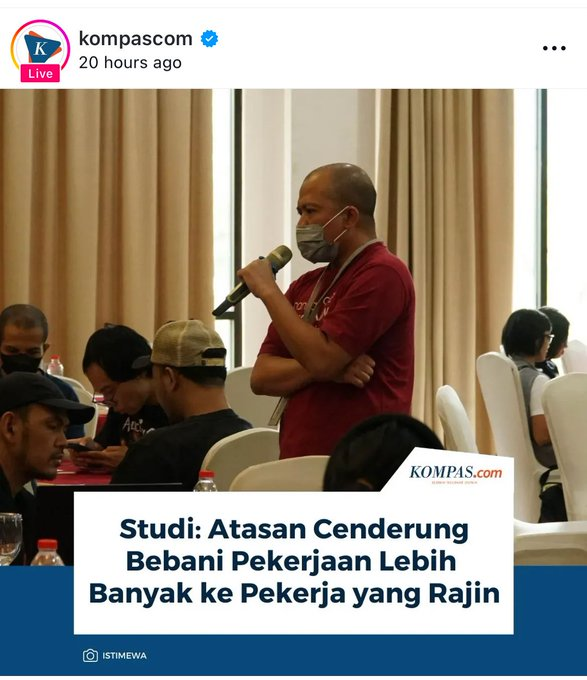 MenteriPekerja's tweet photo. its called "Workload Gravity" kutukannya orang rajin tapi sekitarnya senior dan orang titipan.

Alasan Kenapa Semua tugas datang?

1.Jaminan Beres
Atasan cari aman. Atasan tahu tugas pasti selesai tepat waktu dan minim kesalahan jika kamu yang kerjakan.

2. Atasan Malas Repot 
Jauh lebih praktis melimpahkan tugas ke kamu daripada harus memantau dan mengajari staf lain yang lambat atau kurang kompeten.

3. Menjadi Standar Baru
Pengorbanan dan usaha ekstramu tidak lagi dilihat sebagai "bantuan", tapi diwajibkan menjadi standar kerja normal sehari-hari.

Ujung-ujungnya apa? stres dan burnout muak karena  beban kerja jauh lebih berat dari yg lain tapi gaji sama.