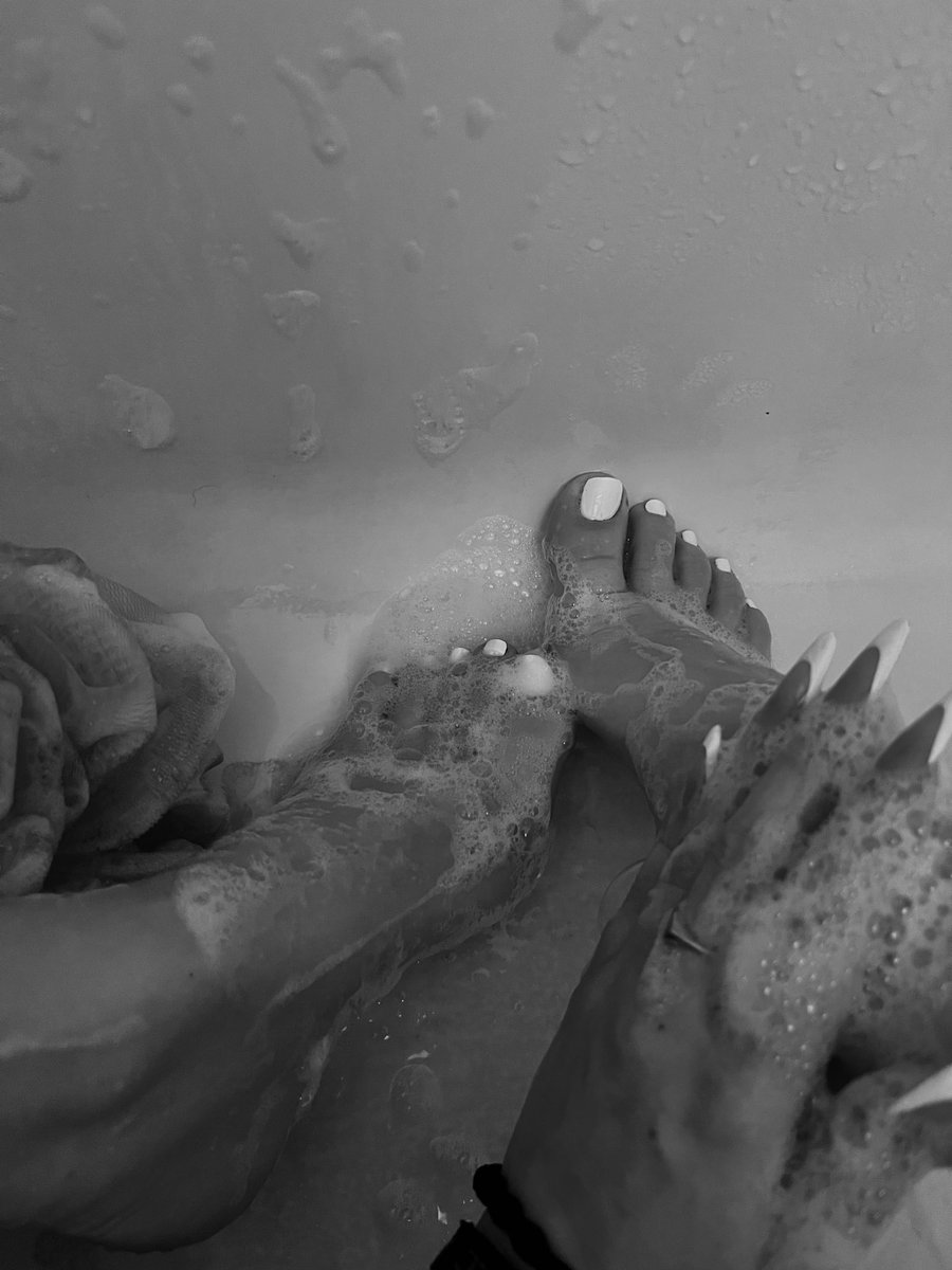 Luna_Marie__'s tweet photo. Sparkly clean🫧🥰 #feetfetısh #feetworshi̇p #loveme https://t.co/Q0R5Dtjj5p