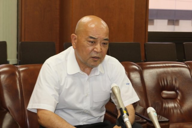 otonanoikenga's tweet photo. 【クソ発言】奈良市議・森田氏…
がん闘病中の市長に「辞職した方がいい」

これはへずまりゅうをイジメる訳だわ。

2024年6月の議会で、舌がんの手術・治療中だった仲川奈良市長に対して「市長の職を辞することについて熟考されたい」と冷酷に辞職を迫る発言をしていた。

これに対し市長は「（働きながら生きるという）希望を砕かれる」と吐露。

闘病しながら働くがん患者や家族への配慮が欠けていると大批判を浴びた後になってから、森田氏は「体を大事にしてほしいという思いだった」と苦しい言い訳を報道陣に語っている。

自分は税金をもらいながら議会で「居眠り」しているのに、ガンと闘いながら必死に公務をこなす市長には「辞めろ」と迫る。

そして居眠りを指摘した若手議員（へずま氏）のことは、SNSガイドラインを作ってまで集団で潰そうとする。

みんなはどう思う？