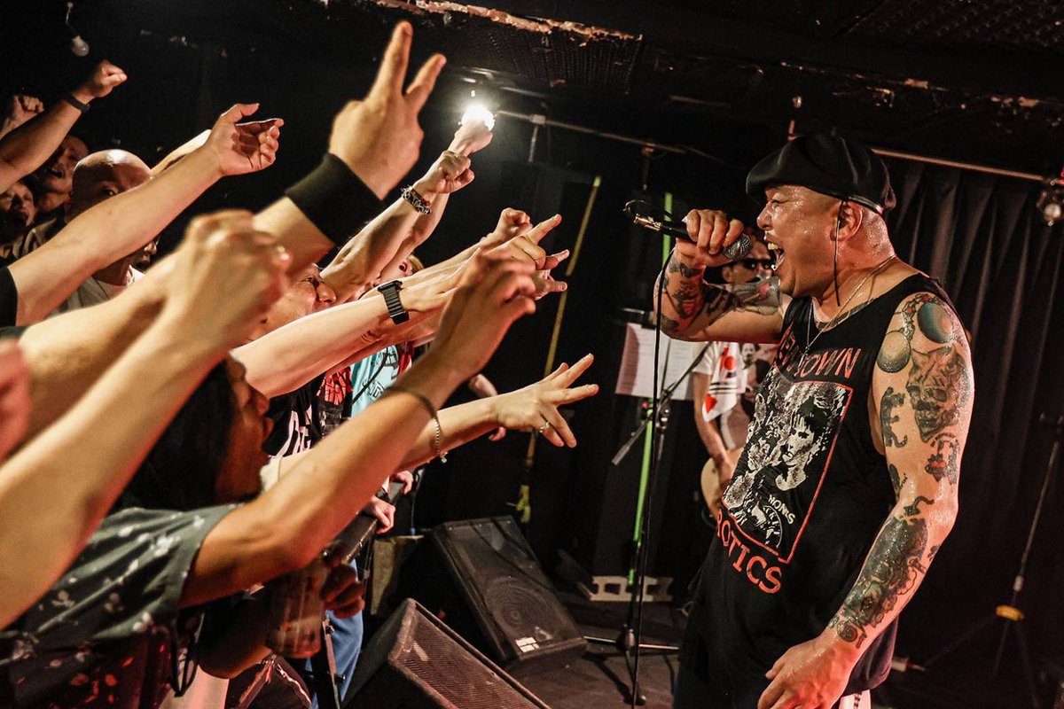 Junichiraw's tweet photo. 昨夜の三重松阪ROCKERS CLUB！DONT TURN AWAY凱旋で激熱ライブだったな。正に情熱続行。ウチらも全身全霊で挑みました。店長ユタカさん、副店あゆみさん、2人で店切り盛りお疲れ様。大雨ん中、来てくれた皆様！ありがとうございました。今日は名古屋じゃ！行くど〜。写真はIWAKAMI KOUICHI。 https://t.co/qbvobqjVoR