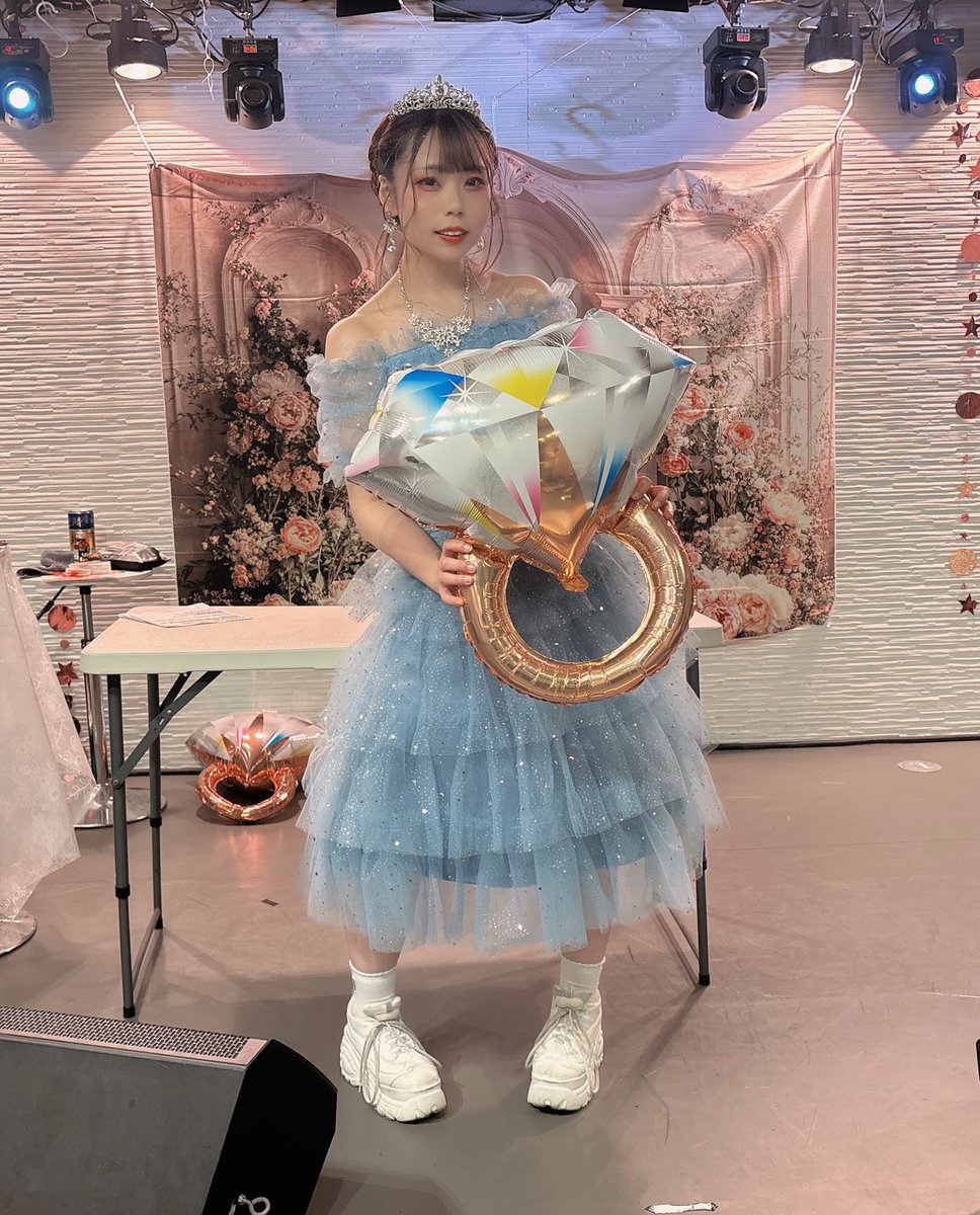 来世結婚宣言💍 1部はウェディングドレス的な感じ🤍 2部はお色直しって