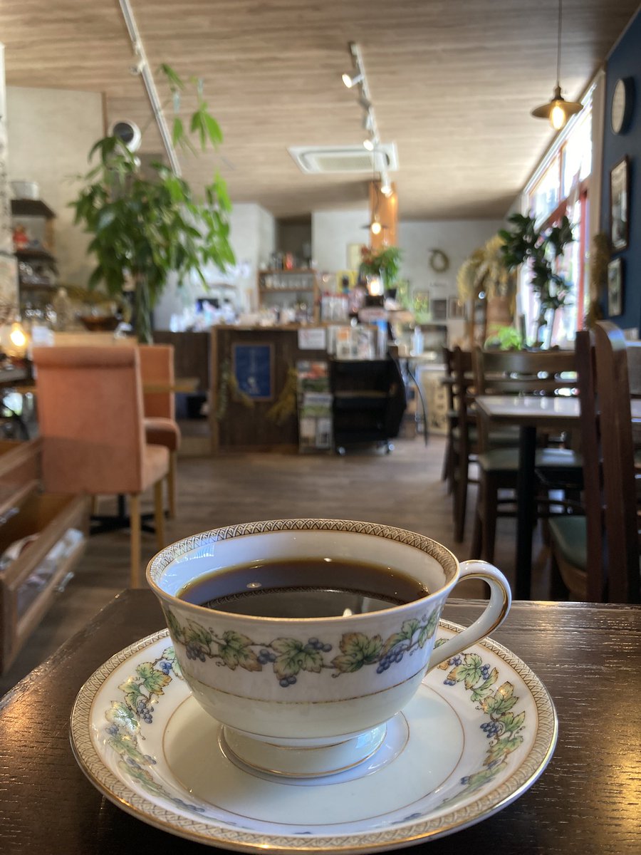 kaze_coffeeshop's tweet photo. おはようございます。
風珈琲店、オープンしました。
比叡山山頂付近は晴れ。
今朝の一杯は、
#Fuji china カップ＆ソーサー
今日もよろしくお願いします。 https://t.co/9MML6QzJ12