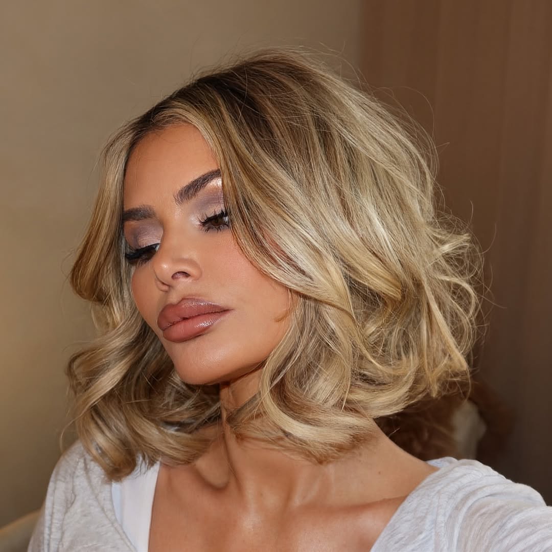 chloesimsrm5e's tweet photo. Old money meets 90s supermodel energy 🤍

Cool toned smokey eye, sculpted glam and a big bouncy bob for that effortless polished look. This might be my favourite beauty era.

Save for your next glam appointment ✨

LuxuryAesthetic UKInfluencer BeautyIn... https://t.co/csVv6Qg26R