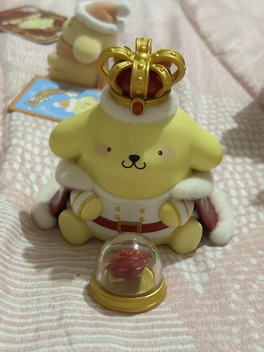 citydaelights's tweet photo. me compré esta blind box y me tuve fe porque una vez leí que pompompurin es el personaje más pesado siempre JAJAJA ahí me ven agarrando todas las cajas para sentir cuál era la más pesada Y QUE LE ATINO🗣️🗣️🗣️🗣️ VIVA EL REY POMPOMPURIN https://t.co/NP2WohQqxn