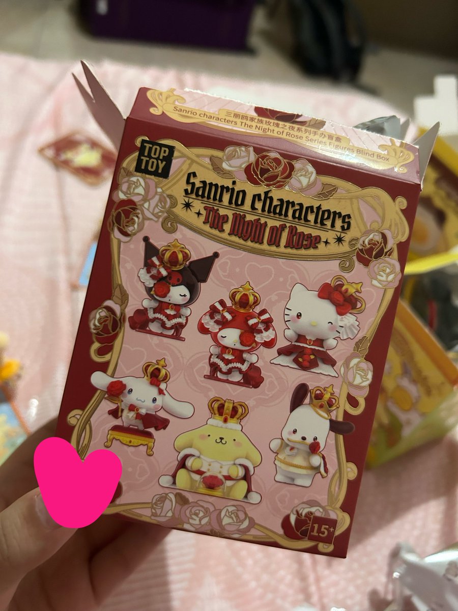citydaelights's tweet photo. me compré esta blind box y me tuve fe porque una vez leí que pompompurin es el personaje más pesado siempre JAJAJA ahí me ven agarrando todas las cajas para sentir cuál era la más pesada Y QUE LE ATINO🗣️🗣️🗣️🗣️ VIVA EL REY POMPOMPURIN https://t.co/NP2WohQqxn