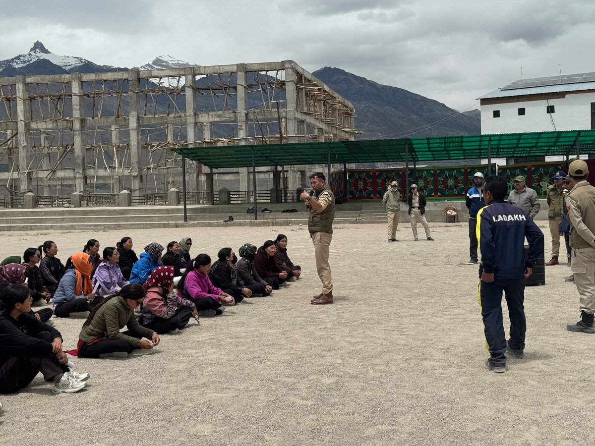 ZanskarPolice's tweet photo. District Police Zanskar successfully concluded the two-day SPO Engagement Rally with 181 candidates participating in the selection process. The drive reflects the enthusiasm of Zanskar’s youth to serve the district and strengthen community policing. 

@DGP_Ladakh @RigzinSangdup https://t.co/0SllO53AIu