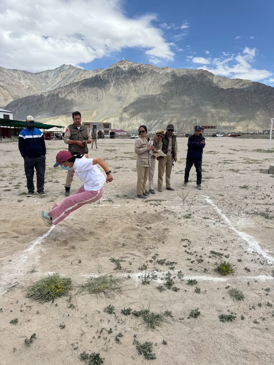 ZanskarPolice's tweet photo. District Police Zanskar successfully concluded the two-day SPO Engagement Rally with 181 candidates participating in the selection process. The drive reflects the enthusiasm of Zanskar’s youth to serve the district and strengthen community policing. 

@DGP_Ladakh @RigzinSangdup https://t.co/0SllO53AIu