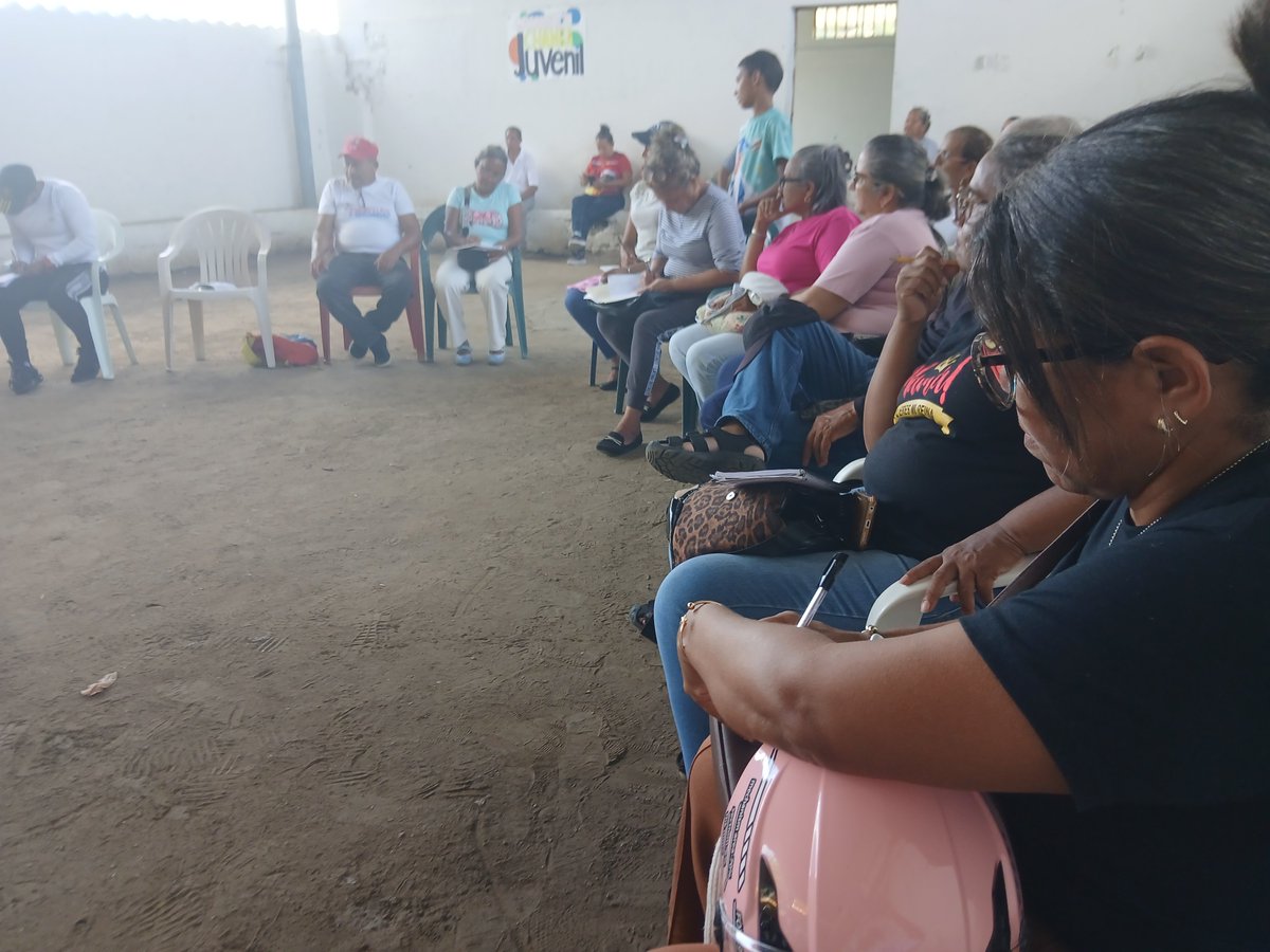 numasjose's tweet photo. Excelente reunión con EPM, EPC, Jefas y jefes de sala, estructuras de bases Bolivarianas: acordamos próximo encuentro con nuestra líder Lesbia Brizuela y las bases comunales del municipio Cruz Paredes, rumbo a la consulta del 12 de Julio. https://t.co/lf6s4IZ5g8