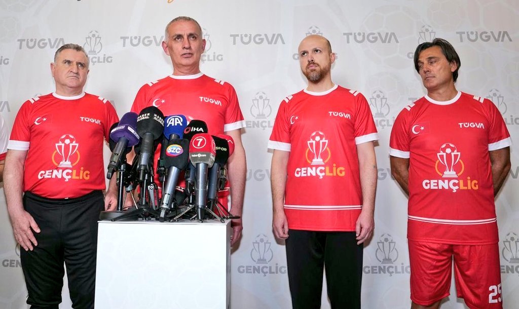 alitarakcii's tweet photo. Milli takımın neden başarısız olduğu ortaya çıktı. TÜGVA devletin resmi bir kuruluşu mu? Milli takımın sponsoru mu? 

Şehzadenin gelecek hayalleri çokkk büyük yara aldı... 

Not: Mili takım başarılı olsaydı bu kare sevindirik olurdu. 

Not 2: "Kaderin üzerinde bir kader vardır." Allahı'nda bir planı var..
