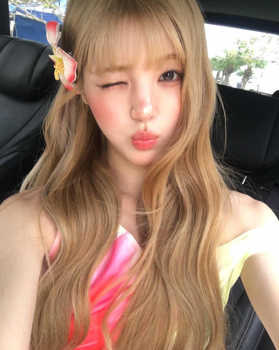 dearH2H's tweet photo. 260621 위버스 #유하 🐰🎀

여름이다아🌊🍋 https://t.co/Q7UHIlt3ev