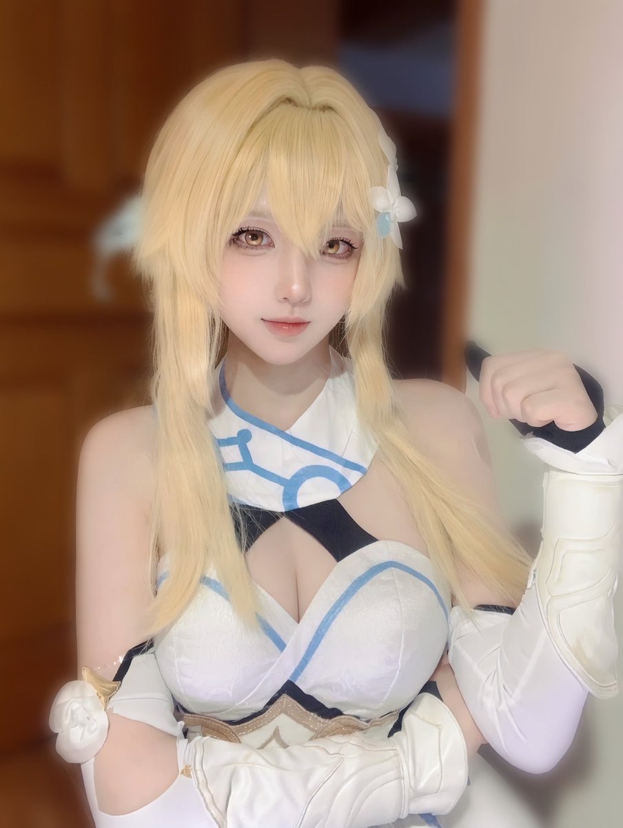 oijrgx's tweet photo. 原神cos / 蛍 https://t.co/bv2RcUBocq