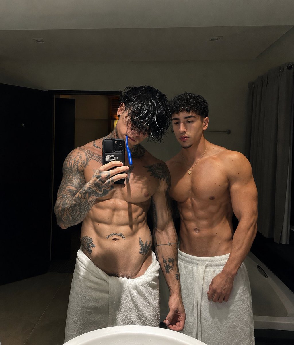 luizmiguell_07's tweet photo. Passei a noite fudendo com o Henrique 🥵🥵🥵 https://t.co/28s7BuVS2B