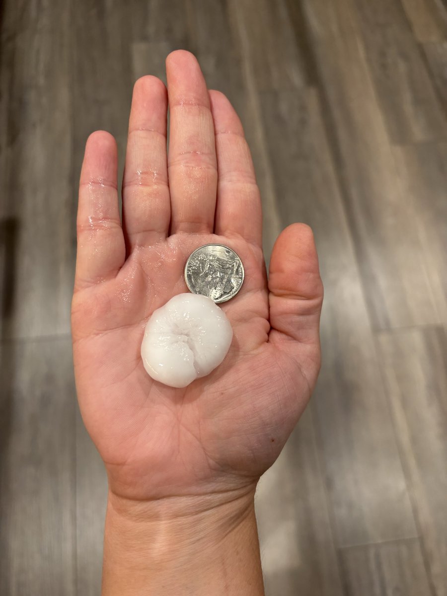 nolan_samuelson's tweet photo. @NWSHastings 
North side of Hastings, by Menards https://t.co/XdDd29q2JU