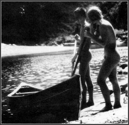 placid_guy's tweet photo. When in doubt, boat naked. https://t.co/jQ8Bhh9v3o