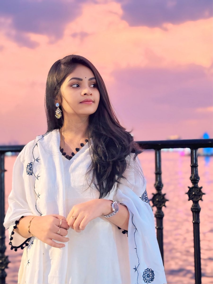 Devi priya tweet media