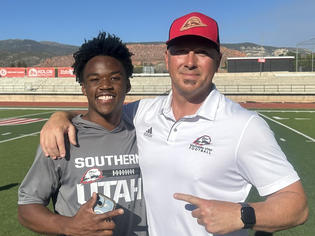 BlakeRogers_3's tweet photo. @BlakeRogers_3 @SUUFB_ @delanefitz @OGMacDC @CoachJackT @LHHighlanders @OrtegeJenkins16 @adamgorney @BrandonHuffman @GregBiggins @BlairAngulo 🙏🏾to receive an Offer from Southern Utah University 🏈! Let’s GO BIRDS! https://t.co/yg1x7Ar0RL