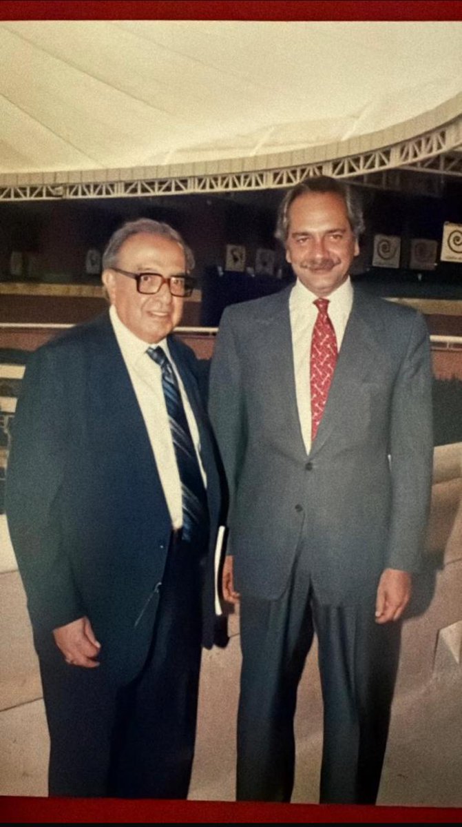 Otto2025's tweet photo. Hace 30 años, dos grandes arquitectos mexicanos visitaron el Museo Descubre que se acababa de inaugurar: don Pedro Ramírez Vázquez y Francisco López Guerra, que fue el diseñador y líder de esa obra en beneficio de las niñas y niños de Aguascalientes. https://t.co/ZYqlLdxiXl