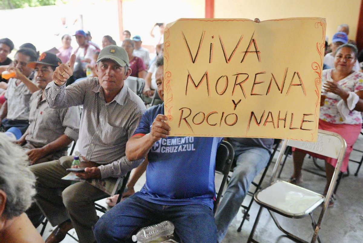 AaronEnrGar's tweet photo. En Camarón de Tejeda, Veracruz, informamos al pueblo sobre las mentiras de la derecha para desestabilizar nuestro país. El pueblo no las cree, el pueblo está informado. Un gusto ser participe de la voluntad y el apoyo popular. https://t.co/ErrbaAzxfg