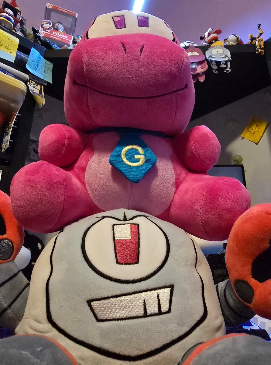DoodleHasDoods's tweet photo. HE'S HERE OMGOMGOMG, HES SO MUCH BIGGER THAN I THOUGHT. I LOVE HIM SMMM. I'm gonna take him everywhere aaa. #gameoverse #gobbles https://t.co/LKwpabkWe0