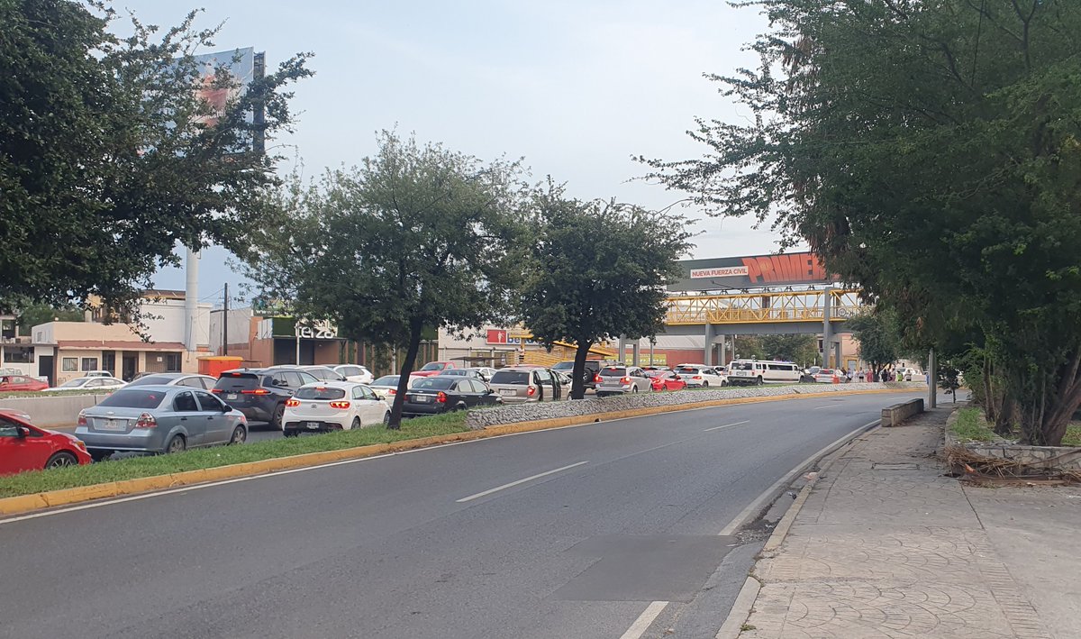 Lizzyavm's tweet photo. Esto querías @CFE_Contigo @CFEmx bloqueada una avenida principal porque no resuelves el problema de los vecinos. @leticia_info7 @info7mty @joseluisgarcia Ave. Fidel Velazquez y Narciso Mendoza. https://t.co/iZueTlJatb