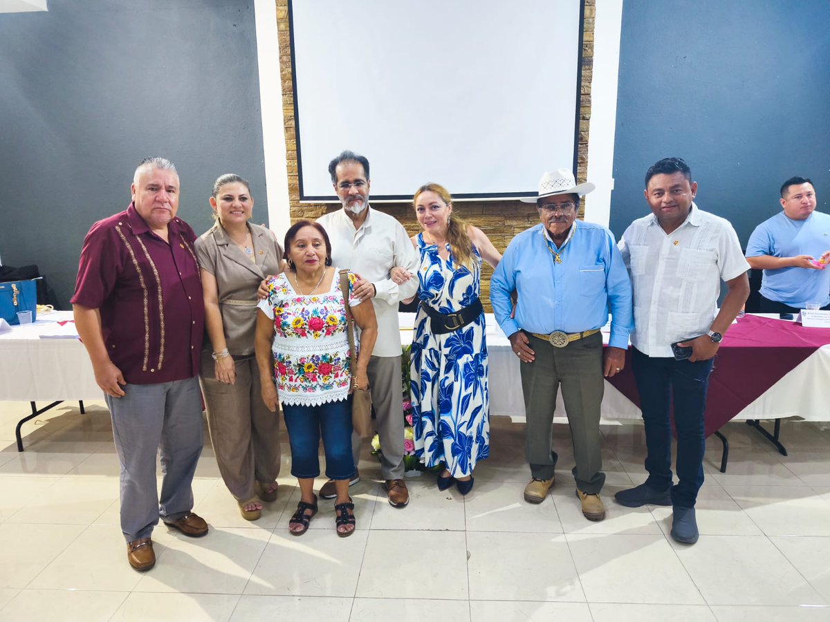 ERIKABASUL's tweet photo. Con palabras de unidad, democracia y organización fue el mensaje del líder Nacional @RENE_BEJARANO_M  asamblea Nueva Esperanza Yucatán. Gracias por la invitación https://t.co/peqtvMNrNy