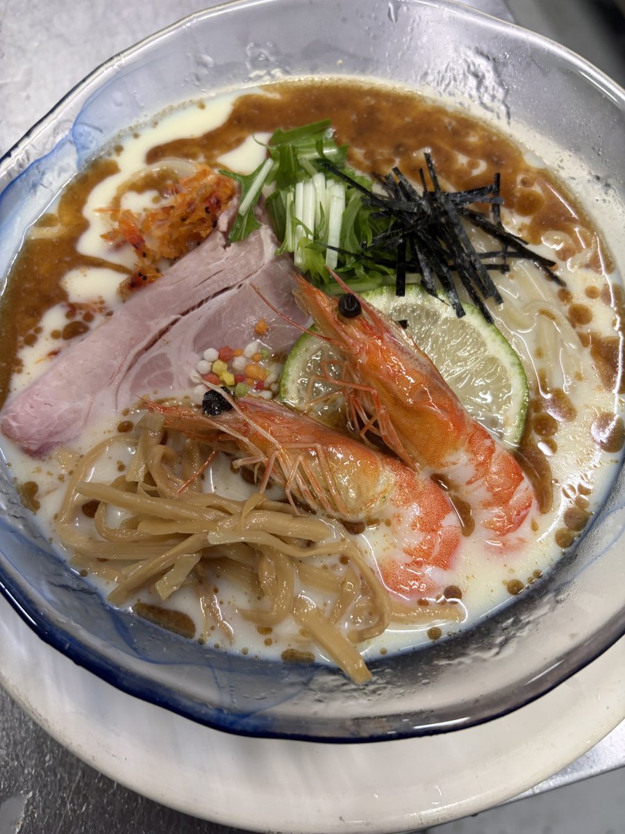 torikatu24's tweet photo. 本日も11:00より営業いたします🍜

冷やし豆乳えび塩 2026

昼夜各15杯限定
1,280円

毎年恒例の夏限定です🦐

桑名産天然はまぐりらぁめんもご用意しております。

#桑名
#ラーメン
#冷やしラーメン https://t.co/OOAxdBhSdW
