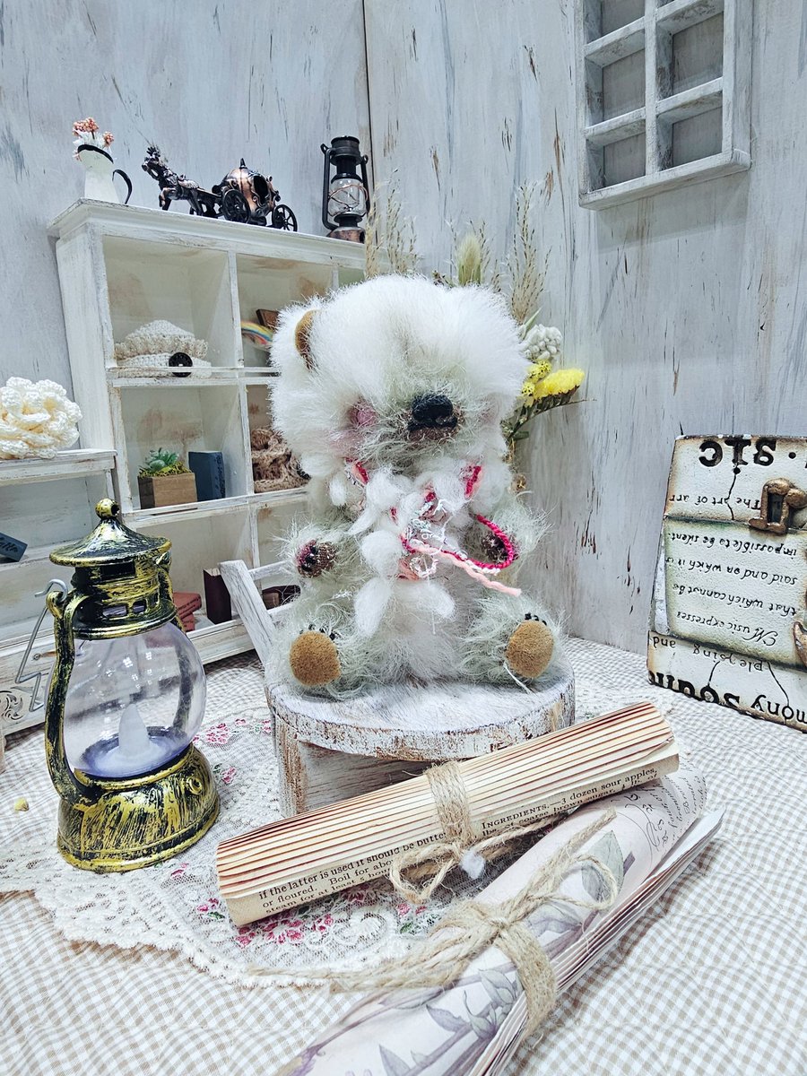 narupiyop's tweet photo. ６月２１日（日曜日）
#ヨコハマハンドメイドマルシェ 
【シェルデザイン企画】🧸O71

設営完了🩷🧸

露時期なので☂️アジサイなどの、モチーフで✨つけ襟やヘッドドレス、クーハン+ブランケット
#テディベア #ぬいぐるみ #カギ棒編み #くまぬいぐるみ #ドイツモヘア https://t.co/91b4s6Qi10