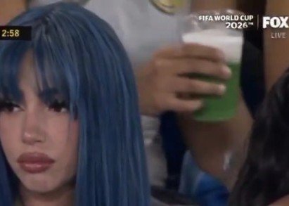GustavoSolis80's tweet photo. @ArianaSafa4 Alguien sabe que es esa bebida verde??? https://t.co/MGjwjN5xGB