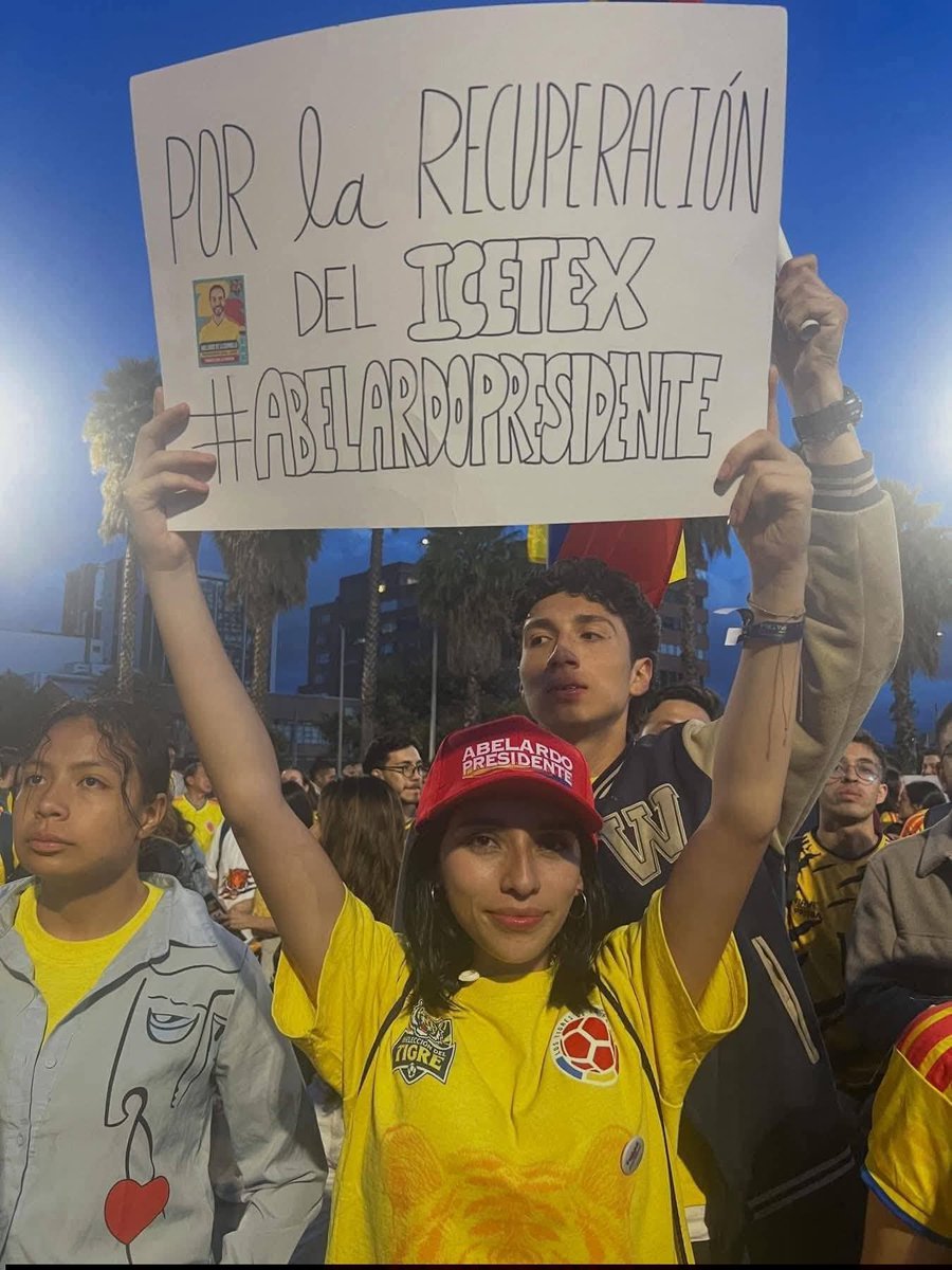 AnaNi0's tweet photo. Prefieren adquirir deudas que estudiar gratis. https://t.co/qGefxT2vZh