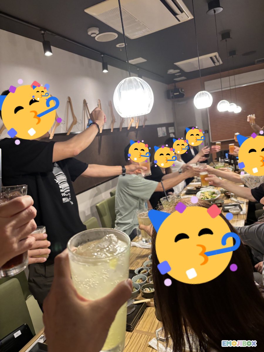 domiso2020's tweet photo. 昨日の振り返り〜
休憩がてらカラオケ🎤へ
ココでは、桑田さん
サザンのライブ映像見て
盛り上がってました🥳
そして、大宴会‼️
みんなで乾杯🍻
楽しいお喋りでずーっと笑ってた🤣
みんな明るいし楽しかった❣️
料理も美味しくてお腹いっぱい😋
あっという間の二時間でした🍻
#陽気にサザンへ愛を叫ぶ会 https://t.co/CCYtHhCWvK