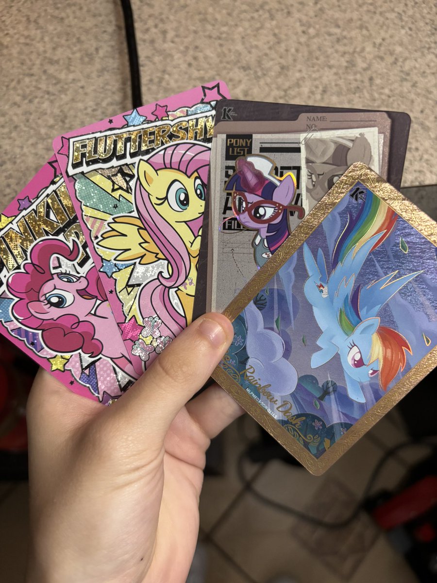 RIGORMORPHIS's tweet photo. SO HAPPYYYYYYYYYYYYY the foils are genuinely so fucking gorgeous https://t.co/m72P2uodfv