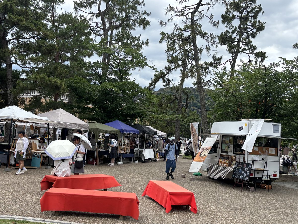craft_kyoto's tweet photo. ▶本日、2026年6月21日(日)、京都の #平安神宮 前・岡崎公園にて、#平安楽市 ～岡崎公園 #手づくり市 ～を16時まで開催しております!!!
雨上がりの好天の下、たくさんのお店が参加してくださり賑やかに開催しておりますので、ぜひこの機会に遊びに来てください｡｡｡
https://t.co/7q6CL0TB3M https://t.co/ZkkhSCe0vL