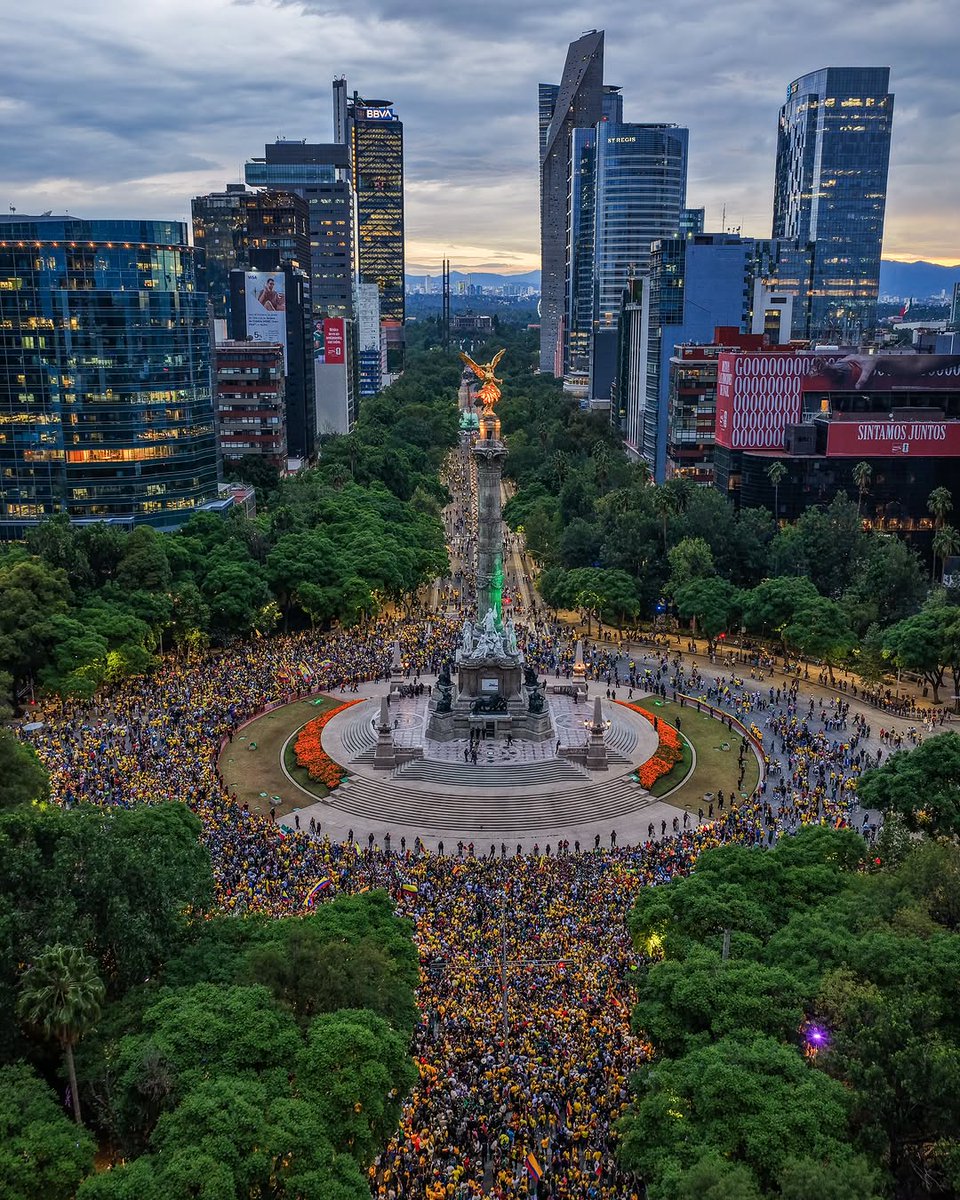 cities_pleaces's tweet photo. Name this city but don't use any help https://t.co/E0Ewf3JUXA