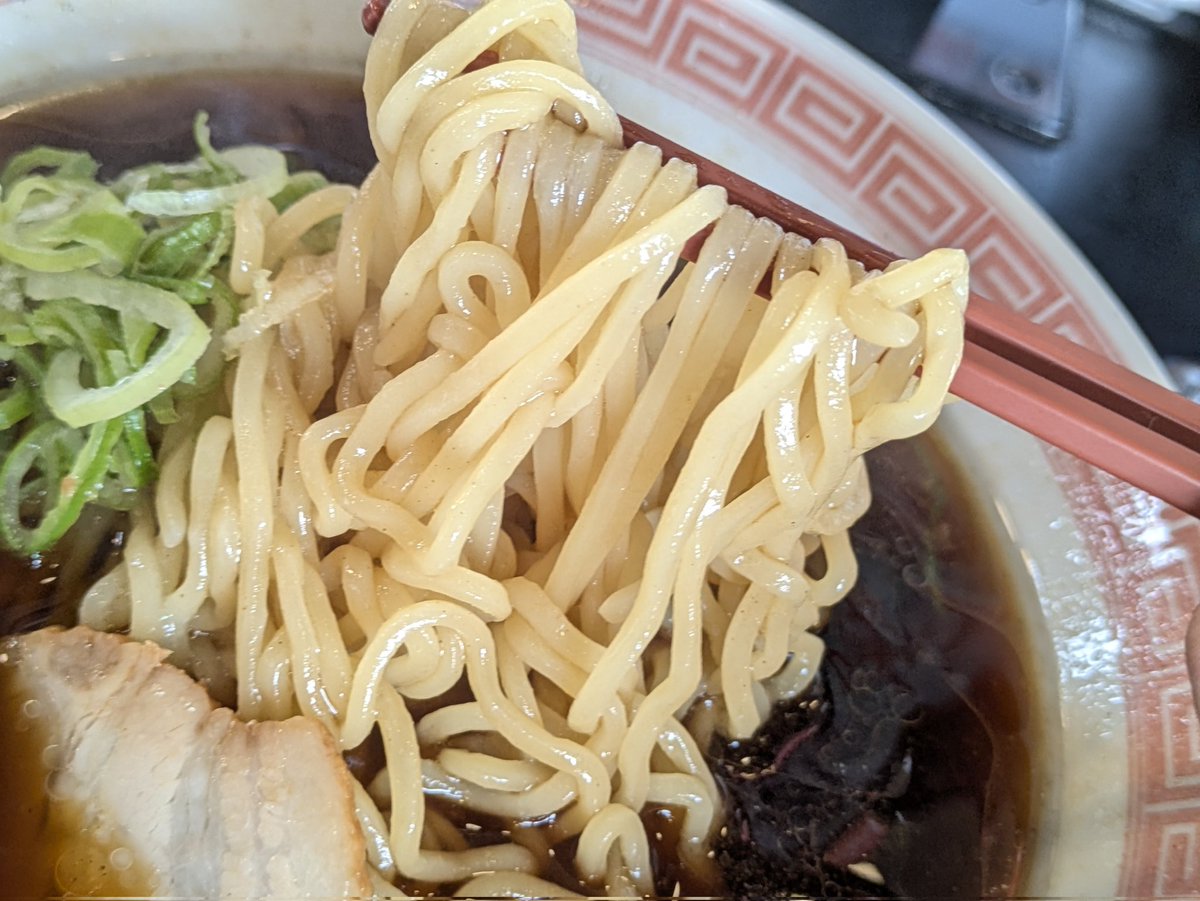 ax2a's tweet photo. 幸楽苑で郡山ブラックﾔﾜﾒ&amp;餃子＝500円❣️なんか悪いからメンマとザーサイの青菜炒めも頼んで健康生活😂🥟は味付いてるから酢胡椒で😁見た目と違うコクあるスープに青菜炒め乗っけて
😋😋完飲完食ご馳走様😋😋 https://t.co/EWssAG1Udl