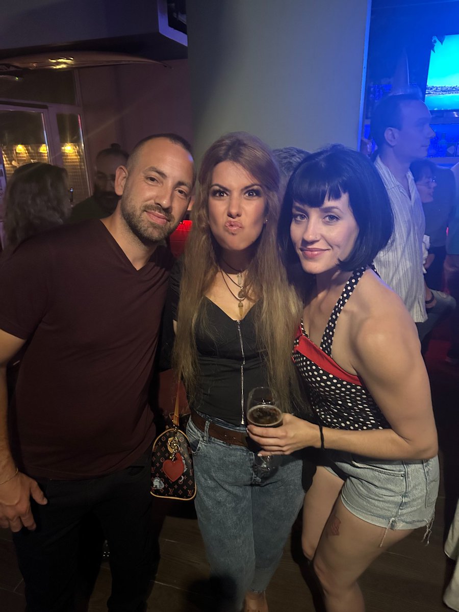 MiriamDidIt's tweet photo. Viva yo 😂👯‍♀️ https://t.co/mRBEoYnToO