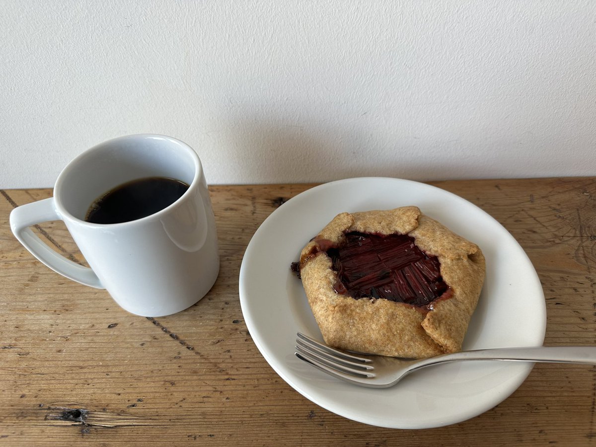 TsujiriGreentea's tweet photo. 6/21 #icoicoffee @愛媛県松山市
ブレヴィカウレスターコーヒーさんとのコラボ営業
ブレヴィカウレスターコーヒーのホットコーヒー
イコイコーヒーのルバーブタルト
コーヒーは不思議なスパイシーな風味
タルトの甘酸っぱさと相性が良き
イベントなので混み合ってます
#愛媛カフェ https://t.co/LXMa6hWcHI