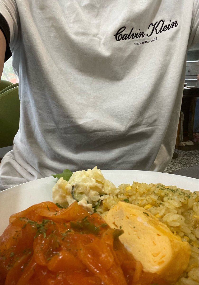 MatsutetsuTv's tweet photo. みんな大好き🍚ドカ食い気絶部🍖

今日は寝起きで
気絶したあとにドカ食いしてみました👍

マイメロ部の三代目🎀も監督📝も
しばしのお別れ→またすぐ会うけど

サッカーどこで観ようか🤔⚽️

#ドカ食い気絶部
#ライパパ https://t.co/kCniMaLWvk
