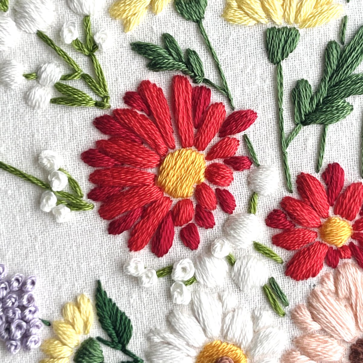 rolypoly_emb's tweet photo. #프랑스자수
#꽃자수
#거베라
#flowerembroidery
#gerbera
#gerberadaisy
#bouquetembroidery
#handembroidery
#刺繍 https://t.co/G8WXEsXusp