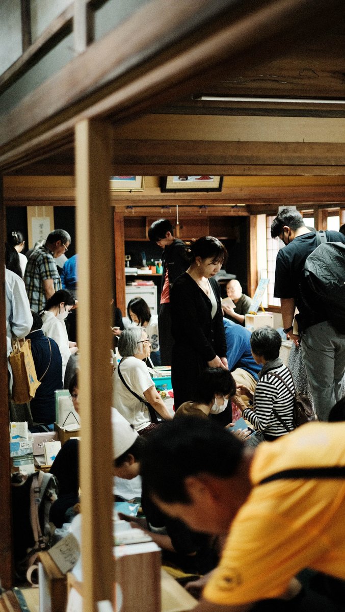 ngt_booklight's tweet photo. 朝から大盛況です！神社に入って奥の右手、社務所内にて！ https://t.co/44ikzQj8X7