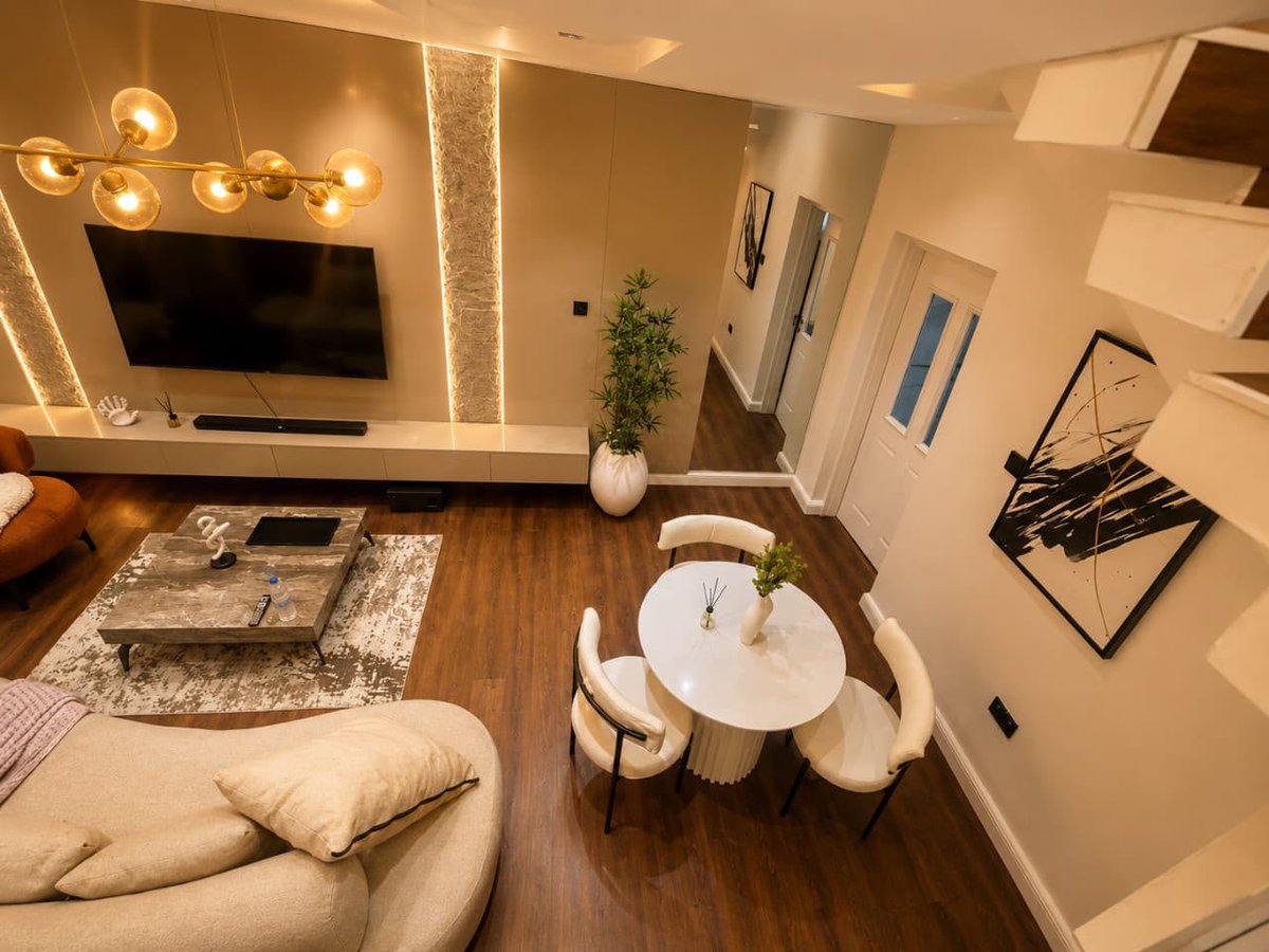 ElevanaServices's tweet photo. AESTHETIC 2 BEDROOM WITH PS5 

📍Badore ajah 
Rate :
Caution :50k
Amenities :
 24/7 high speed wifi 
Daily house keeping 
Modern Kitchen 
PS5 gaming console 
24/7 Security 
Modern Aestetic 
Smart TV in all rooms
#elevanaservices #apartmentsinajah #airbnbinlagos #shortletlagos https://t.co/iAJ1bF78dF