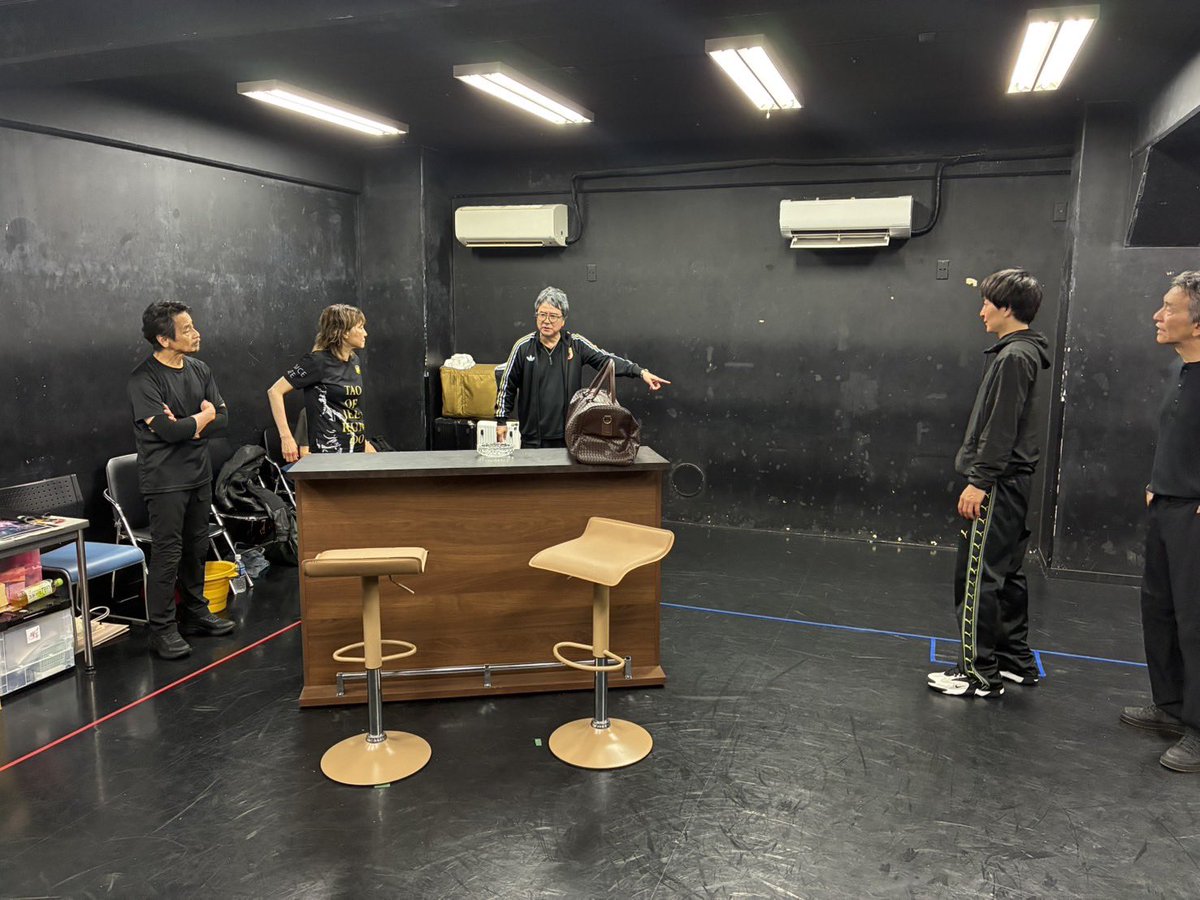 harutakumi2018's tweet photo. 『恩讐の彼方』いよいよ最終稽古‼️
ニッキは、さすがだ。
やはり唸る演出の数々。どんどん面白く変わって行く。
皆さん、劇場でご覧ください。春田

神戸三宮シアター･エートー10th プレゼンツ

♦️『恩讐の彼方』♦️は、チケット発売中です‼️

【東京公演】
◆中野 ザ･ポケット
東京都中野区中野3-22-8

2026年6月

◇24日(水)  18時※公開通し稽古
◇25日 (木)  19時
◇26日(金)  13時（アフタートーク･志穂美悦子／春田純一／真瀬樹里他）
　　　　　    19時
◇27日(土)   13時（アフタートーク･音無美紀子／助川紗和子／大下順子他）
　　　　        18時(緊急アフタートーク開催‼️)
◇28日(日)  13時

(一般)
◇前売7,500 ◇当日8,000
(学割)
◇3,500
公開通し稽古◇6,000
※未就学児入場不可

🟥東京公演のご予約はこちらから
↓↓↓
『恩讐の彼方【東京公演】』
https://t.co/i9SucSkxLN

【神戸公演】
◆神戸三宮シアター･エートー
神戸市中央区琴ノ緒町5丁目6-9

7月
◇3日(金)  15時
　　　　     19時
◇4日(土)   14時（アフタートーク･山本亨＋神戸公演出演者オールスターズ）
　　　　      18時
◇5日(日)   14時

(一般)
◇前売7,000  ◇当日7,500
(学割)
◇3,500

🟥神戸公演のご予約はこちらから
↓↓↓
『恩讐の彼方【神戸公演】』
https://t.co/Gs803qxt90

⬛︎チケットに関するお問い合わせは
     ↓↓↓
harutakumi.stage2018@gmail.com

【出演】

出演／ ＃音無美紀子

             ＃春田純一
             ＃大下順子

             ＃貴山侑哉
             ＃渋谷天笑
             ＃武智健二
             ＃卯木浩二
             ＃植村喜八郎
             ＃野島匡也

             ＃真瀬樹里  

             ＃山本亨(※全公演出演)

             ＃錦織一清(※映像出演)

【スタッフ】
 
脚本／ ＃助川紗和子（知らない星）
演出／ ＃菱田信也（hishida’s）
振付／ ＃パパイヤ鈴木
アクションコーディネーター／ ＃中村健人 ＃東山龍平
作品監修・音楽／錦織一清
作品監修／ ＃志穂美悦子
脚本監修／ ＃秦建日子

◆あらすじ

伝説の暗殺者・蔵元伝一(春田純一)は、老いによる体の衰えから引退を決意。
伝一の右腕、黒江静（大下順子）は敵が残した子を育てるシングルマザー。
そこに現れた1人の女性、梢(音無美紀子)。
そして、みのり(真瀬樹里)
恩讐”が渦巻き、物語は、長く獣道を突き進んできた後期高齢者たちの“最後の修羅場”は、それぞれの未来に向かって無情にも進んでいくのであった……！