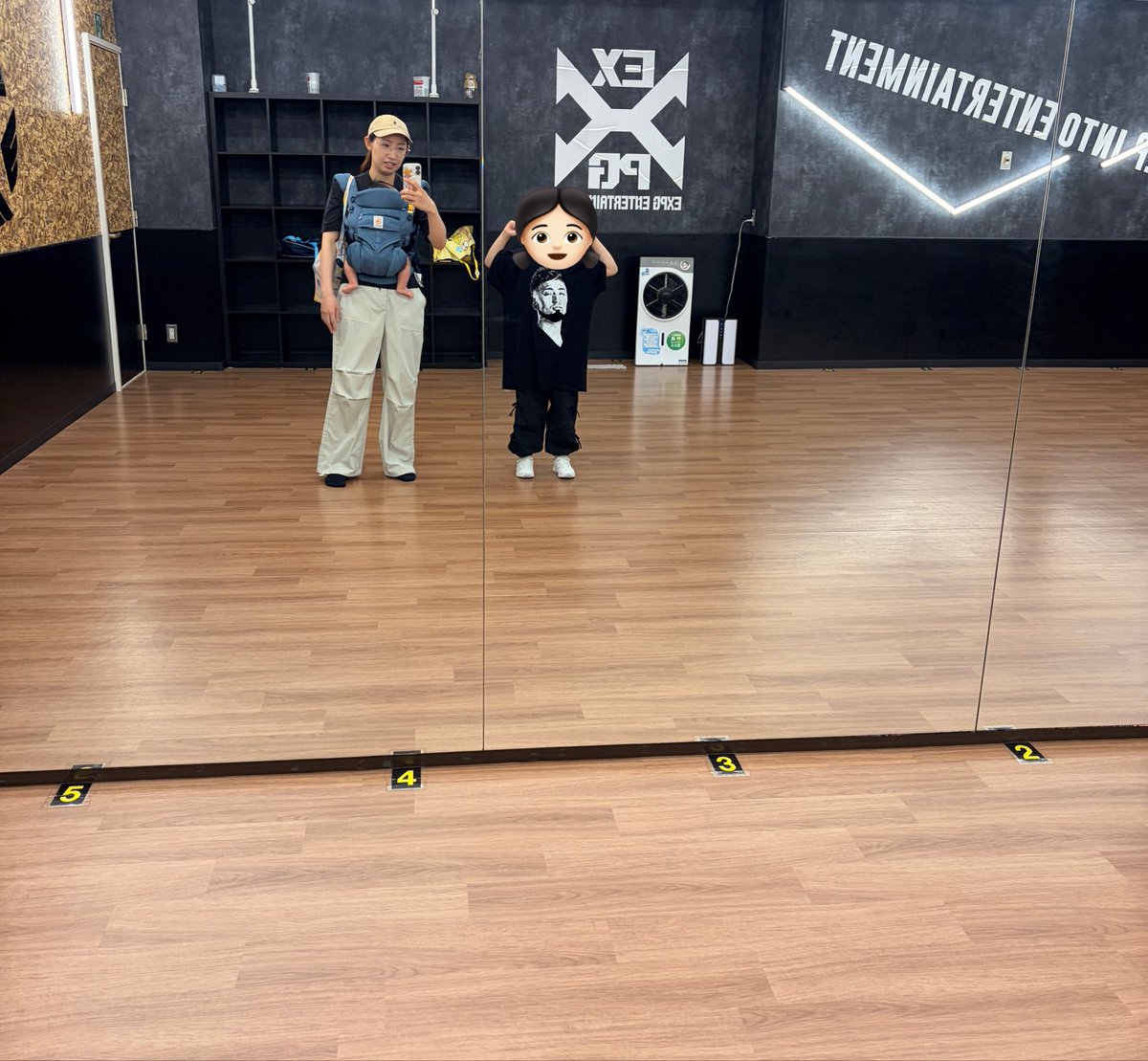 xutianyouyi's tweet photo. 今日は父の日🧔🏻‍♂️
頓宮の髭Ｔを着て感謝を伝えたナナとセナ👧🏻👶🏻💓
ダンスにも髭Ｔを着て参加😎⭐️ https://t.co/a7eAyFcKs3